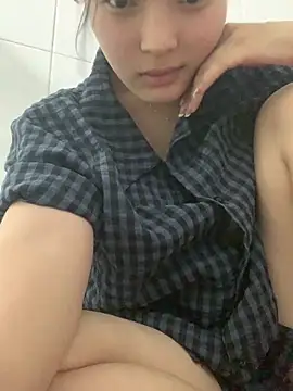 Snapshot of Suzu_xx01 chatting on 05-28-26, 03:53 Suzu xx01 online show from 05-28-26, 03:53
