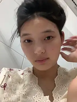 Snapshot of Suzu_xx01 chatting on 05-29-26, 01:31 Suzu xx01 online show from 05-29-26, 01:31