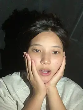 Snapshot of Suzu_xx01 chatting on 06-28-26, 04:02 Suzu xx01 online show from 06-28-26, 04:02