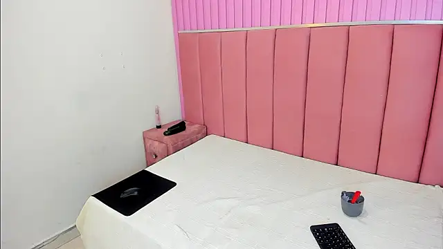 LunaSmithly online show from 04-04-26, 06:38