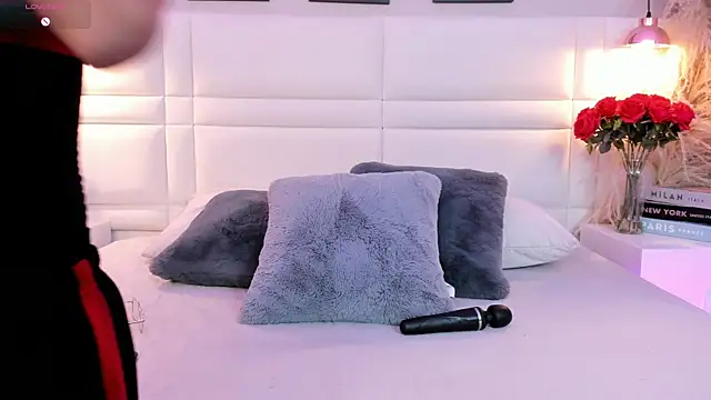 RaquelHyde  online show from 05-27-26, 08:17