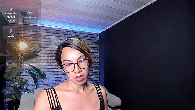 isabella star  online show from 05-18-26, 12:00