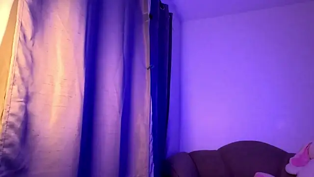 Snapshot of Chinicr18 chatting on 04-15-26, 07:59 Chinicr18 online show from 04-15-26, 07:59