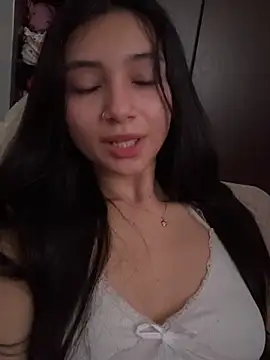 Snapshot of Chinicr18 chatting on 04-26-26, 01:42 Chinicr18 online show from 04-26-26, 01:42