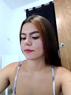 Snapshot of EmiNavarro chatting on 07-10-26, 12:15 EmiNavarro online show from 07-10-26, 12:15