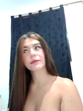 Snapshot of EmiNavarro chatting on 07-15-26, 01:33 EmiNavarro online show from 07-15-26, 01:33
