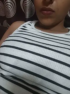 Snapshot of komalsharma99 chatting on 06-05-26, 05:18 komalsharma99 online show from 06-05-26, 05:18