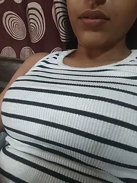 Snapshot of komalsharma99 chatting on 06-06-26, 05:23 komalsharma99 online show from 06-06-26, 05:23