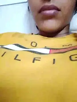 Snapshot of komalsharma99 chatting on 06-12-26, 05:45 komalsharma99 online show from 06-12-26, 05:45