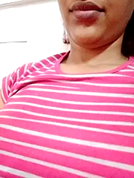 Snapshot of komalsharma99 chatting on 06-24-26, 05:39 komalsharma99 online show from 06-24-26, 05:39