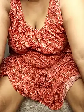 R Queen online show from 04-21-26, 02:01