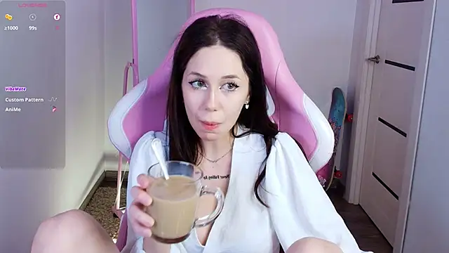 Snapshot of laylaura chatting on 02-26-26, 08:35 laylaura online show from 02-26-26, 08:35