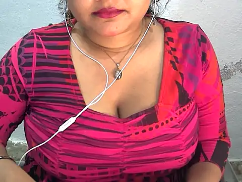 Snapshot of Saniya_K2 chatting on 07-17-26, 04:01 Saniya K2 online show from 07-17-26, 04:01