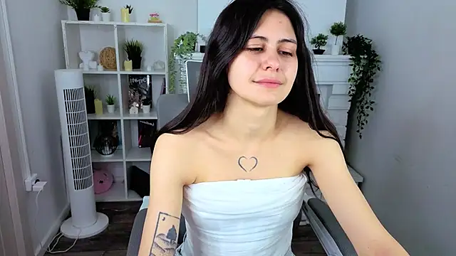 Snapshot of Maeren chatting on 03-13-26, 02:12 Maeren online show from 03-13-26, 02:12