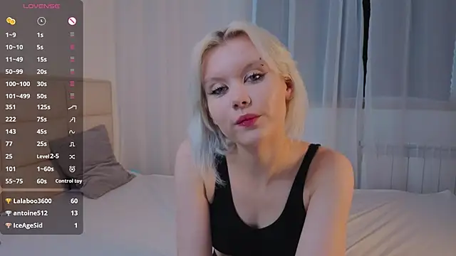 Snapshot of GoldenLenarz chatting on 07-19-26, 11:14 GoldenLenarz online show from 07-19-26, 11:14
