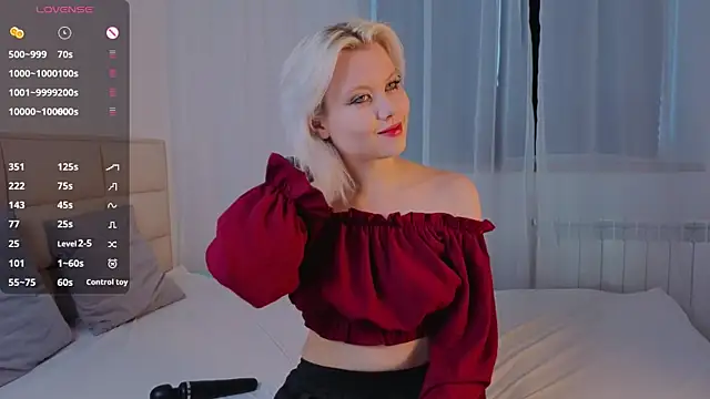 Snapshot of GoldenLenarz chatting on 07-20-26, 11:12 GoldenLenarz online show from 07-20-26, 11:12