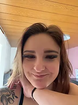 Snapshot of ViviLuu chatting on 03-10-26, 01:05 ViviLuu online show from 03-10-26, 01:05