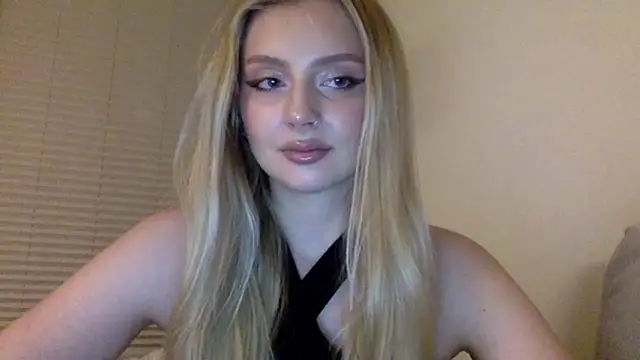 Snapshot of MayaWetDream chatting on 05-06-26, 08:25 MayaWetDream online show from 05-06-26, 08:25