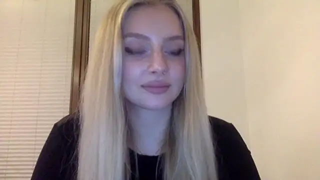 Snapshot of MayaWetDream chatting on 05-14-26, 08:26 MayaWetDream online show from 05-14-26, 08:26