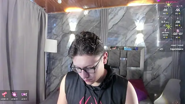 Snapshot of Manson_and_Zoe chatting on 06-08-26, 11:32 Manson and Zoe online show from 06-08-26, 11:32