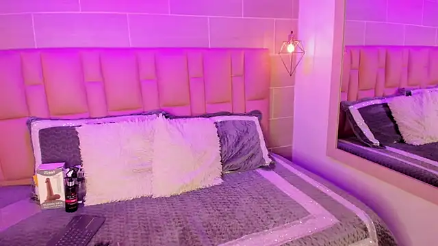 Snapshot of Naomi-Thompson chatting on 03-01-26, 08:22 Naomi-Thompson online show from 03-01-26, 08:22