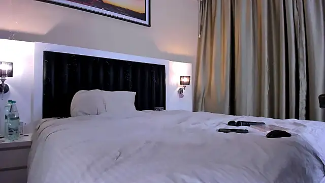 Snapshot of marrena_a chatting on 02-10-26, 01:04 marrena a online show from 02-10-26, 01:04