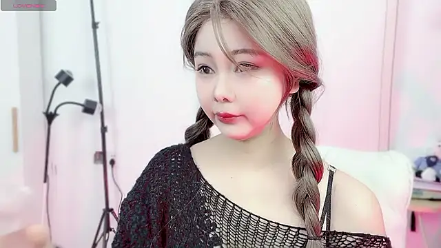 Snapshot of Memeli0 chatting on 02-11-26, 06:51 Memeli0 online show from 02-11-26, 06:51