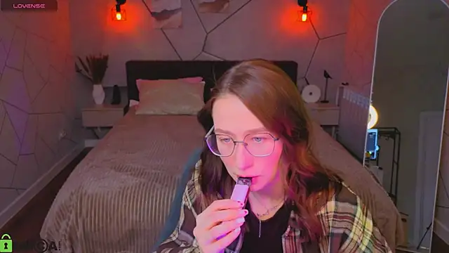  Kiki angel  online show from 04-04-26, 09:40