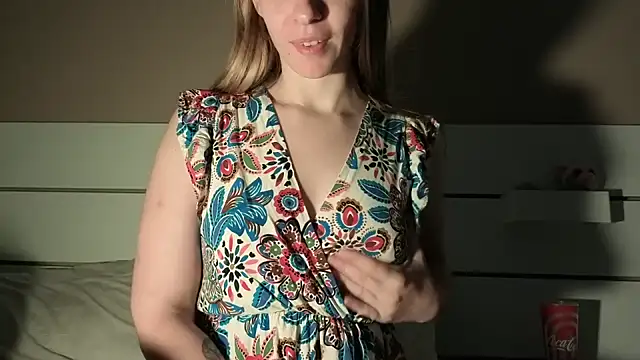 petiteetoile online show from 04-18-26, 11:47