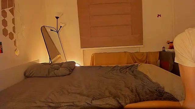 Snapshot of CalmFever chatting on 02-13-26, 03:08 CalmFever online show from 02-13-26, 03:08