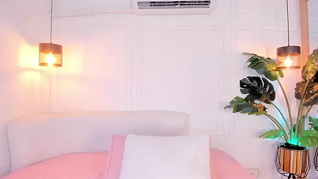 Nicole Whittee online show from 04-20-26, 08:10