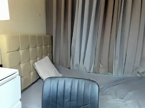 Snapshot of Janelaxx chatting on 02-25-26, 04:49 Janelaxx online show from 02-25-26, 04:49