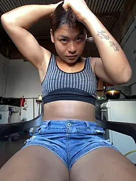 Snapshot of Romie_rous chatting on 03-16-26, 12:31 Romie rous online show from 03-16-26, 12:31
