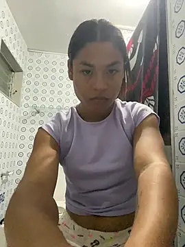 Snapshot of Romie_rous chatting on 03-22-26, 01:58 Romie rous online show from 03-22-26, 01:58