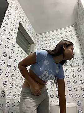 Snapshot of Romie_rous chatting on 04-12-26, 01:27 Romie rous online show from 04-12-26, 01:27