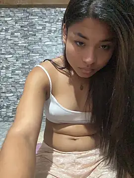 Snapshot of Romie_rous chatting on 05-17-26, 05:09 Romie rous online show from 05-17-26, 05:09