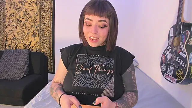 Snapshot of Aria_x_Orien_ chatting on 07-15-26, 07:52 Aria x Orien online show from 07-15-26, 07:52