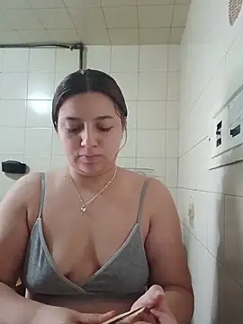 MajoArias online show from 04-24-26, 08:33