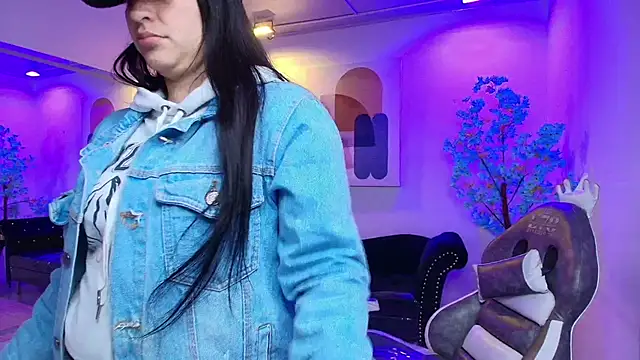 Snapshot of Alanna__scott chatting on 02-11-26, 03:11 Alanna scott online show from 02-11-26, 03:11