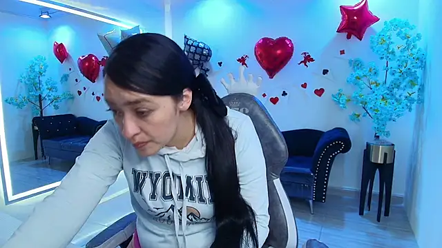 Snapshot of Alanna__scott chatting on 02-13-26, 03:24 Alanna scott online show from 02-13-26, 03:24