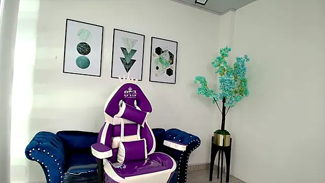 Snapshot of Alanna__scott chatting on 03-10-26, 04:06 Alanna scott online show from 03-10-26, 04:06