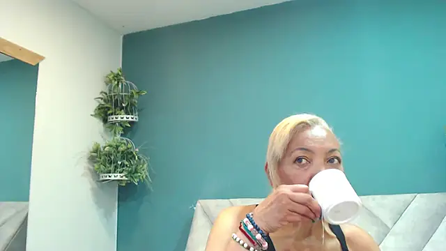 AmelieLux online show from 03-10-26, 05:18