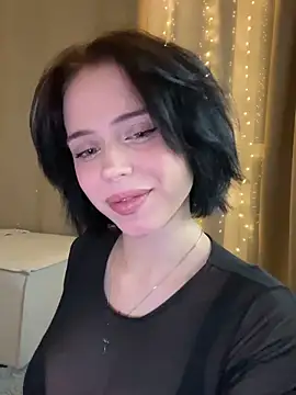 Snapshot of _luna_fox_ chatting on 02-15-26, 05:09 luna fox online show from 02-15-26, 05:09