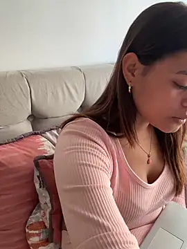 RachelWeisz  online show from 04-12-26, 07:08