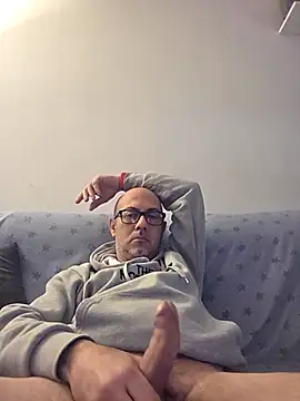 Snapshot of pareja47 chatting on 02-23-26, 08:44 pareja47 online show from 02-23-26, 08:44