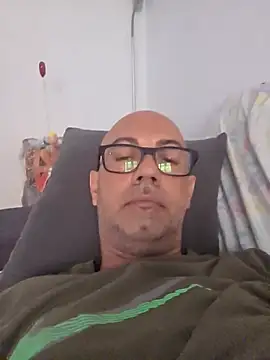 Snapshot of pareja47 chatting on 07-18-26, 02:32 pareja47 online show from 07-18-26, 02:32