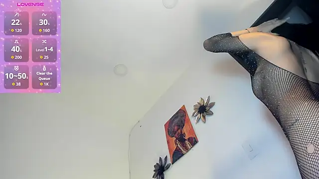 MiaEvans0 online show from 05-14-26, 07:42