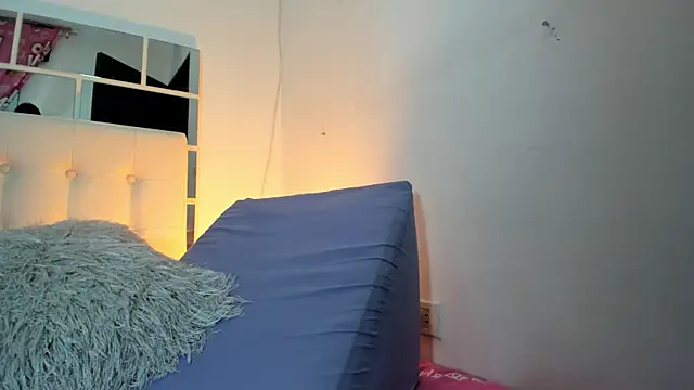 MiaEvans0 online show from 05-25-26, 06:58