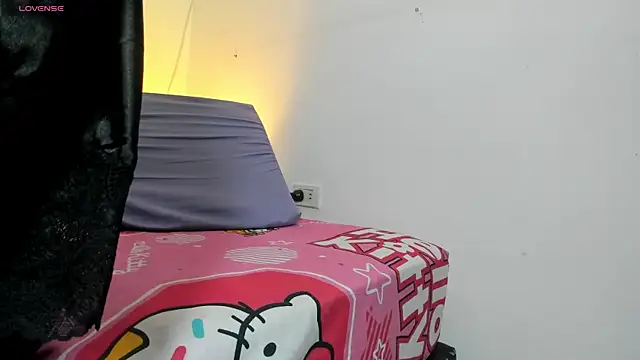 MiaEvans0 online show from 05-28-26, 07:00