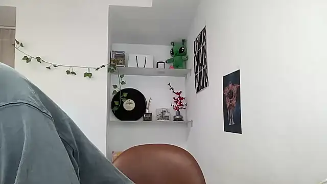 Snapshot of YourMilkyGuy chatting on 07-01-26, 01:13 YourMilkyGuy online show from 07-01-26, 01:13